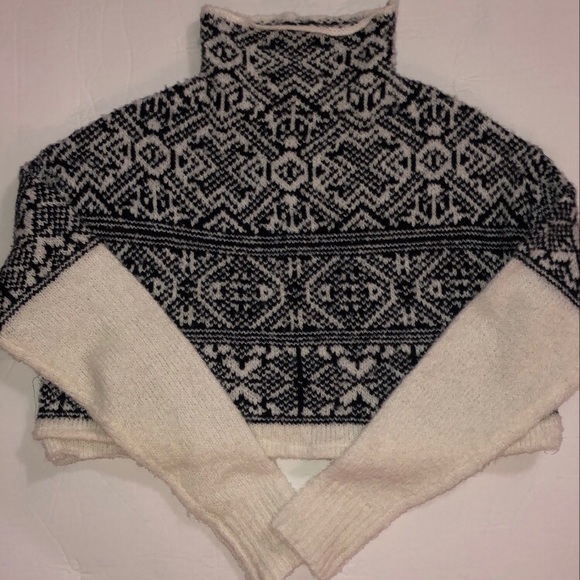 CUSTOM TURTLENECK CROP 🔲🔳🔲 - Picture 1 of 1